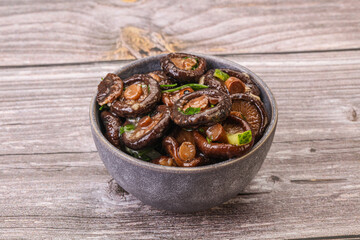 Marinated shiitake mushrooms with herbs