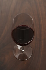 Red wine in wineglass on black walnut table