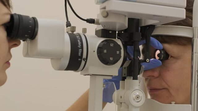 Selective Laser Trabeculoplasty.  General diagnosis of eye diseases. Ophthalmology gonioscopy lens