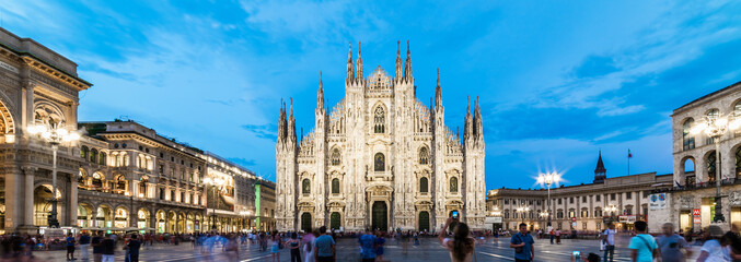 Obraz premium Duomo di Milano Cathedral in Duomo Square. Milano, Italy.