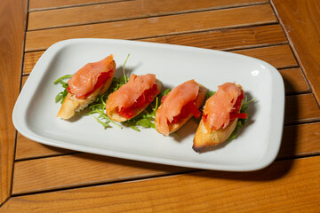 Bruschetta with salmon and arugula