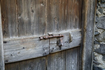 porte montagne e sassi