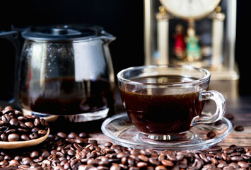 
Fresh coffee in a cup and coffee beans There was a pitcher of roasted coffee on the table.