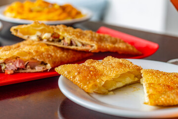Pastelaria - Pastel de queijo e de carne