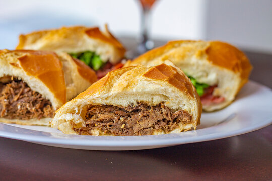 Sandu&iacute;che de carne louca