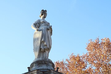 Statue et fontaine sitée place du Maréchal Lyautey à Lyon, datant du 19 ème siècle et représentant la ville de Lyon incarnée dans une femme, ville de Lyon, département du Rhône, France