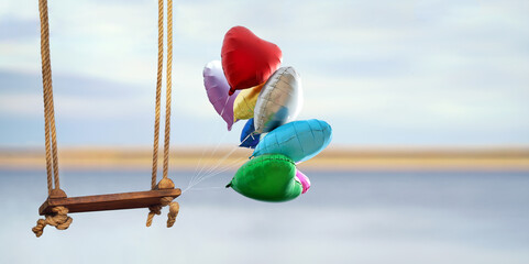 Schaukel mit bunten Luftballons