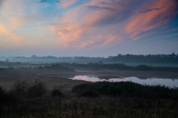 Obraz premium Pink sky and mist after an autumn sunset