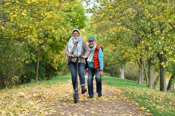 Spaß  - Senioren im Herbst