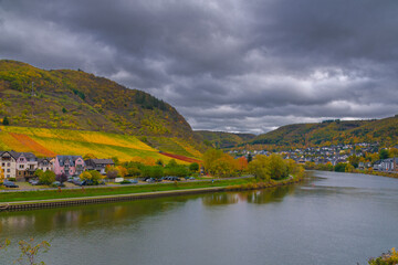 Fototapeta premium Cochem, eine Perle an der Mosel in Deutschland im Herbst 2020