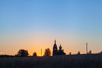 Naklejka premium Church at sunset. On a yellow background, the black silhouette of the spiers of the Cathedral