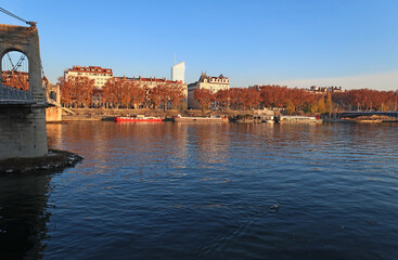 Vue des tours de la Part-Dieu depuis les quais du Rhône