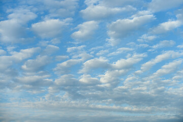 Cielo azzurro con nuvole
