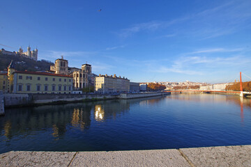 Lyon, vue du Vieux Lyon depuis un pont