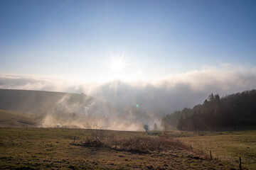 Fototapeta na wymiar Nebel im Schwarzwald bei Sonnenschein