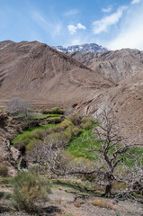 Paisaje con valles y montañas del Atlas en Marruecos