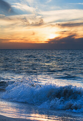 Obraz premium sea coast at sunset