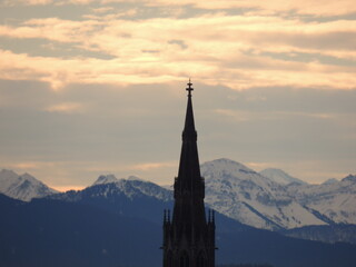 Obraz premium Church and alps in munich
