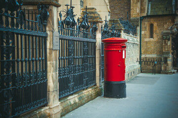 Fototapeta na wymiar red post box london