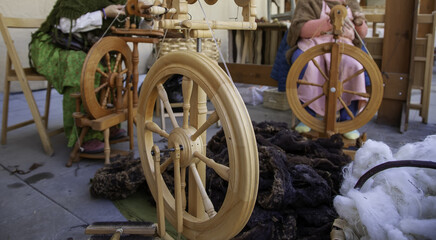 Spinner working sewing