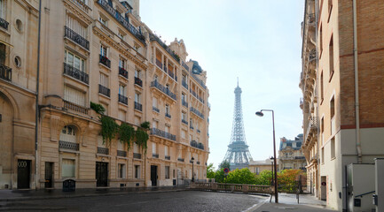 eiffel tour and Paris street
