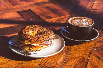 Ruben bagel and coffee - var 3