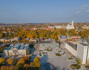 Naklejka premium Aerial view of freshly reconstructed Unity Square in Kaunas