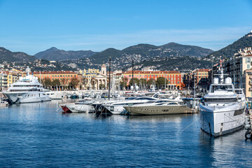 Fototapeta na wymiar Port Lympia à Nice