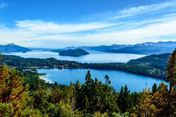 Fototapeta na wymiar Lake and mountains landscape in Bariloche.