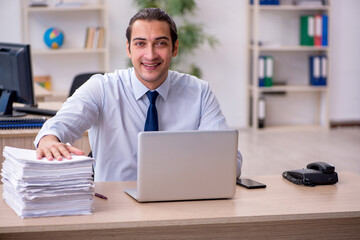 Obraz premium Young male employee sitting in the office