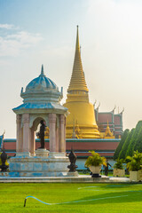 Fototapeta premium BANGKOK, THAILAND, 15 JANUARY 2020: Grand Palace of Bangkok