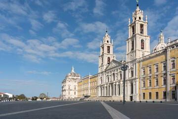 Fototapeta na wymiar convent and palace of Mafra - Portugal.