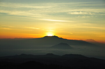 Obraz premium sunset over the mountains