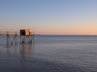 Carrelet au coucher de soleil à Angoulins