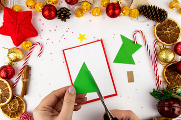 DIY step-by-step instructions for a Christmas card with children. Volumetric tree on a postcard...