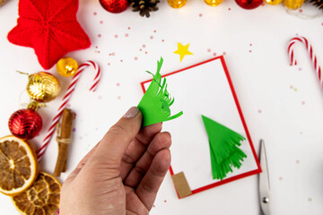 DIY step-by-step instructions for a Christmas card with children. Volumetric tree on a postcard...
