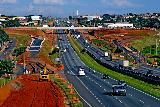 Obras na Rodovia Anhanguera, SP330.  Sumar&eacute;. S&atilde;o Paulo