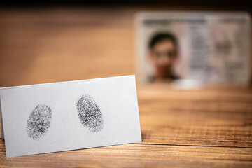 Zwei Fingerabdrücke für den deutschen Personalausweis, neues Gesetz 2021 in Deutschland