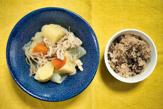 肉じゃがとお赤飯