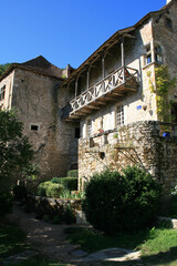 Fototapeta na wymiar medieval houses in saint-cirq-la-popie (france)