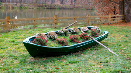 Obraz premium a boat full of flowers