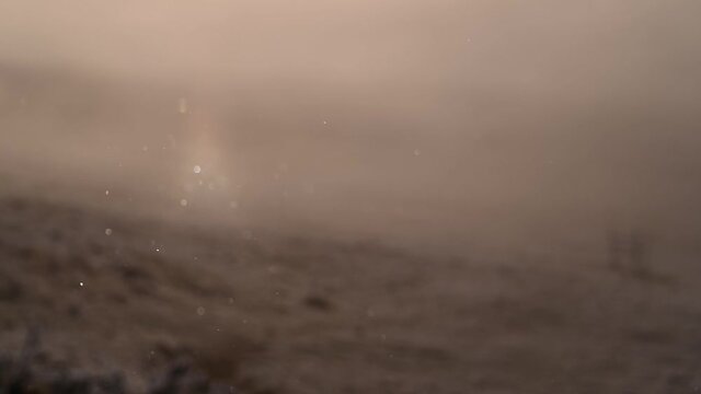 Schnee Kristalle glitzern im Sonnenlicht, Wintertraum, Glitzer, Bewegung leuchtende schneekristalle in full hd 60fps slowmotion