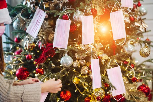 The Christmas tree was decorated with protective masks.