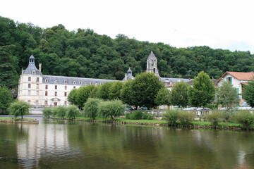 Fototapeta na wymiar river dronne and abbey in brantôme (france)