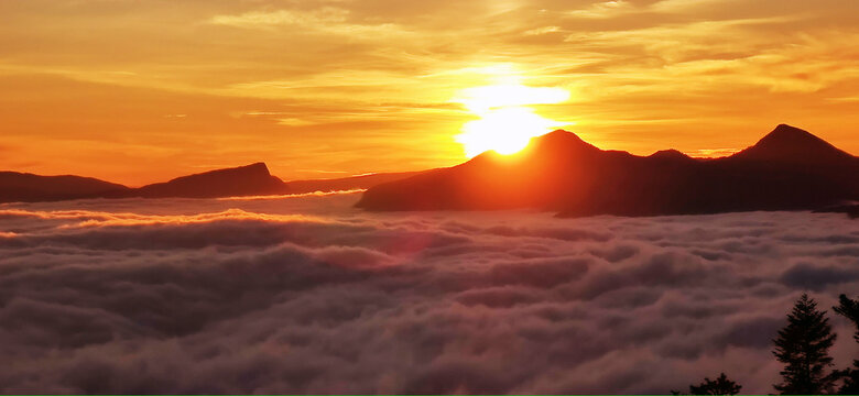 sunset clauds in the mountains