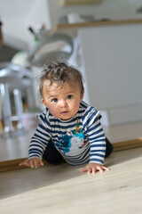 Naklejka premium Cute 8-month-old baby girl crowling on all four