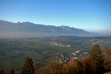 Blick übers Rheintal von Planken in Liechtenstein 11.11.2020