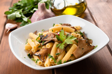 Piatto di maccheroncini ai funghi, Cucina Italiana