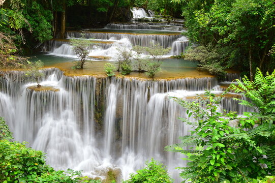 Huay Mae Kamin waterfall in deep rain forest jungle ( Srinakharin Dam National parkl in Kanchanaburi, Thailand) © Thanunsak