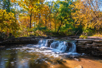Fototapeta na wymiar Delnor Woods Park view with autumn colours in Illinois